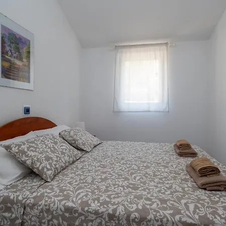 Apartament With A Parking Space Mandre, Pag - 16836 *